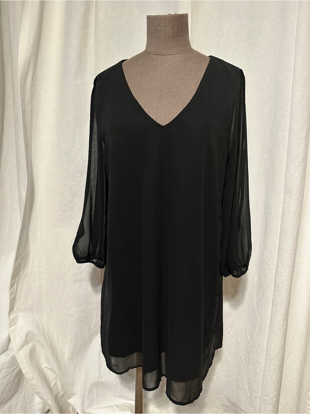LULU’s Black V-Neck Long Sleeve Dress